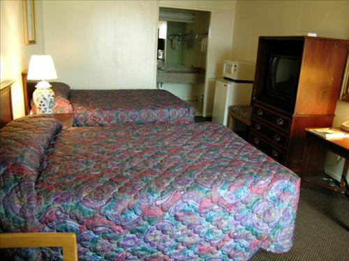 Sunshine Inn & Suites Virginia Beach Room photo